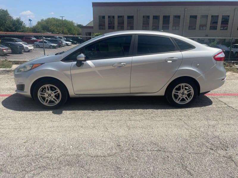 2019 Ford Fiesta SE Sedan 4D, photo 1 of 17